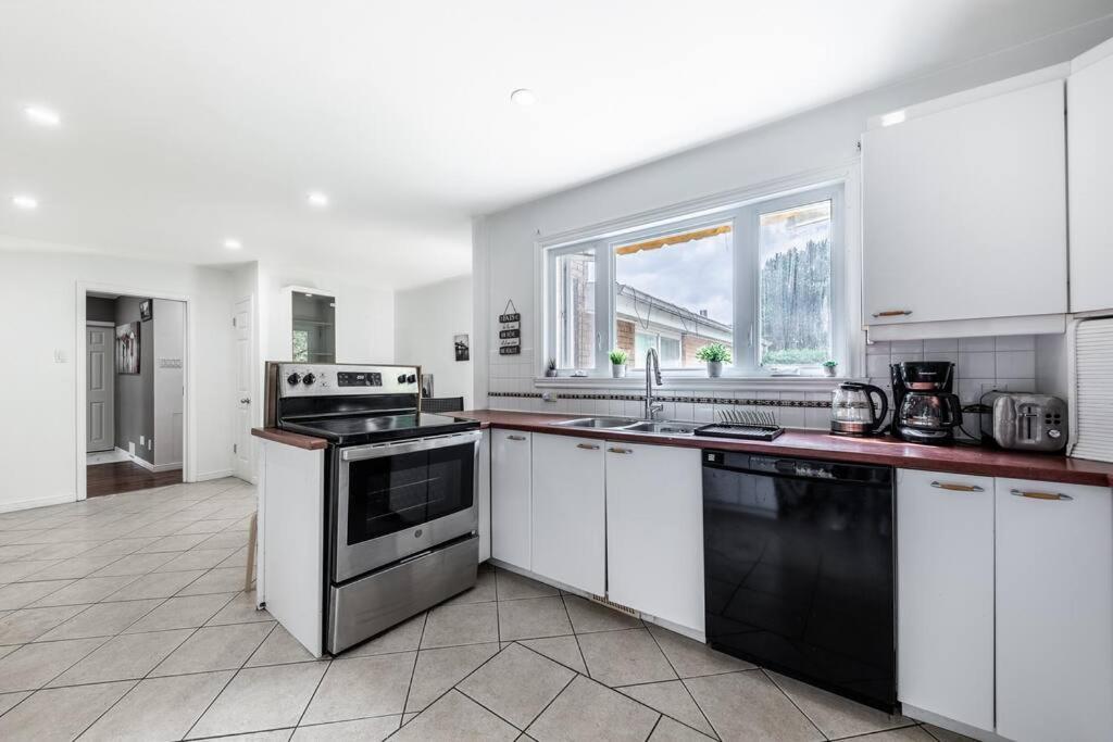 Appartement Spacious 4Br House Close To Dt à Brossard Extérieur photo