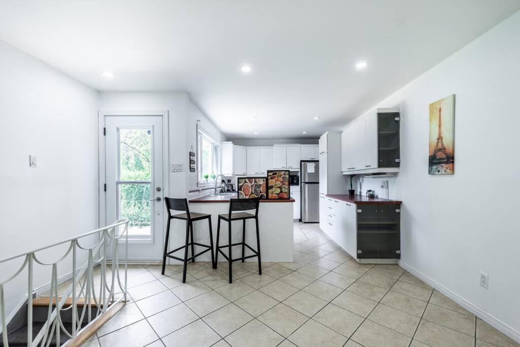 Appartement Spacious 4Br House Close To Dt à Brossard Extérieur photo