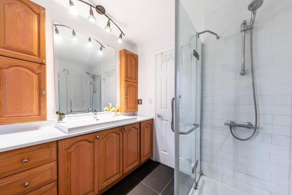 Appartement Spacious 4Br House Close To Dt à Brossard Extérieur photo